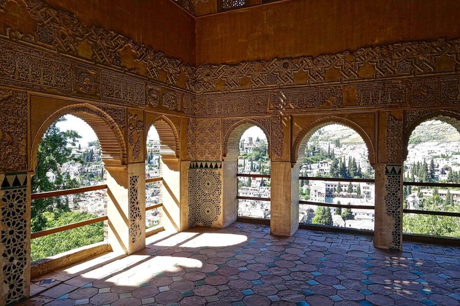 Alhambra's Gardens: Generalife, Partal, Alcazaba, & Carlos V - Meeting the guide and preparing for the walk