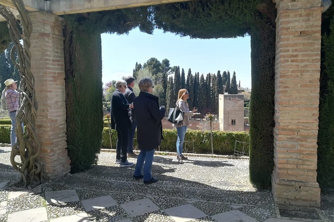 Alhambra Skip-the-line Private Tour including Nasrid Palaces - Generalife Gardens: fountains, shade, and royal water
