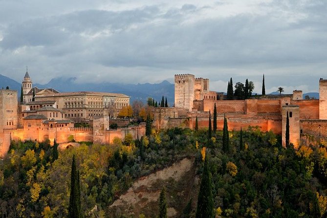 Alhambra: Skip-the-Line to Nasrid Palaces & Generalife - Why the Alhambra needs a timed plan