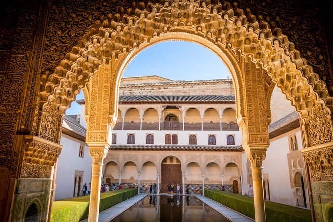 Alhambra: Small Group Tour with Local Guide & Admission - The Palace of Charles V and the changing Alhambra