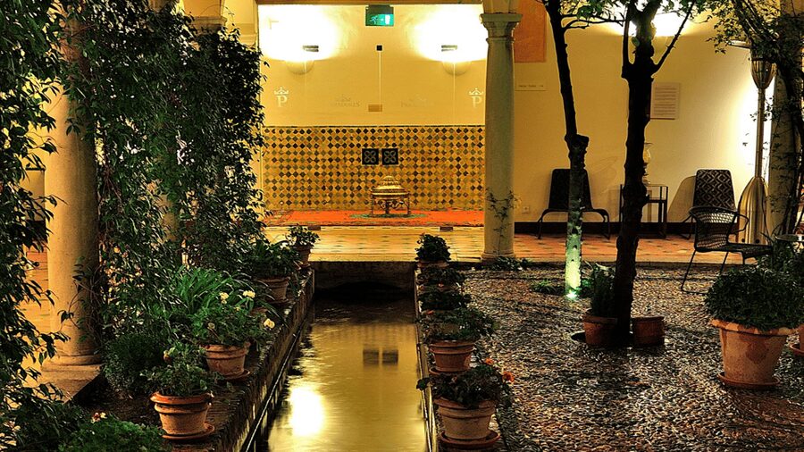 Alhambra: Tour Leyendas de la Alhambra - What this Alhambra night walk actually offers