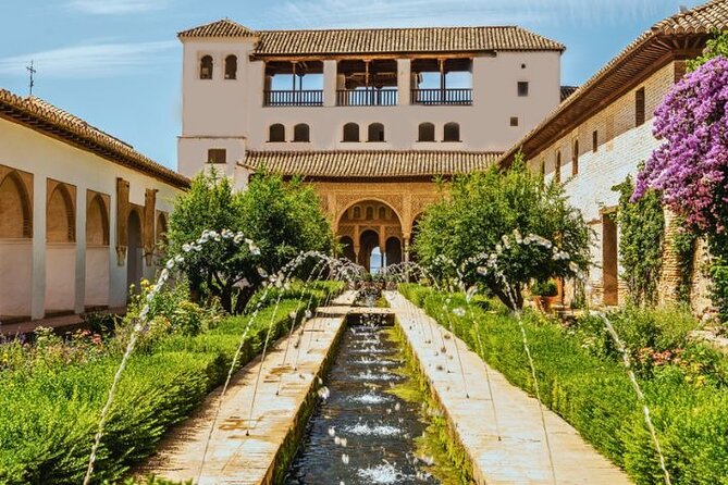 Alhambra: tour with Generalife and Alcazaba. Admission not included - What this Alhambra tour actually includes