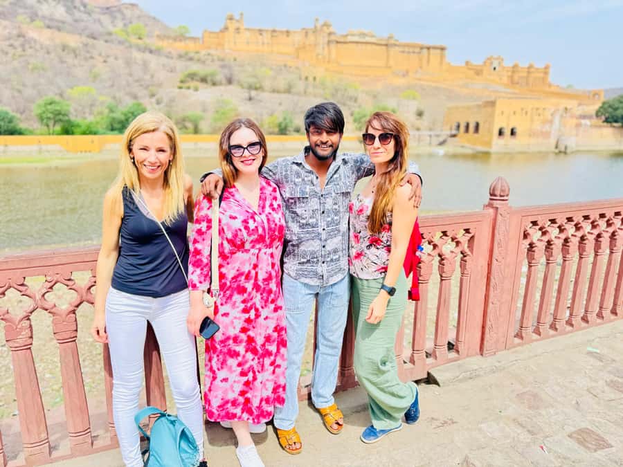 Amber Fort & Jaipur City Tour- Half or Full Day (with Guide) - Jal Mahal and the best quick photo stop