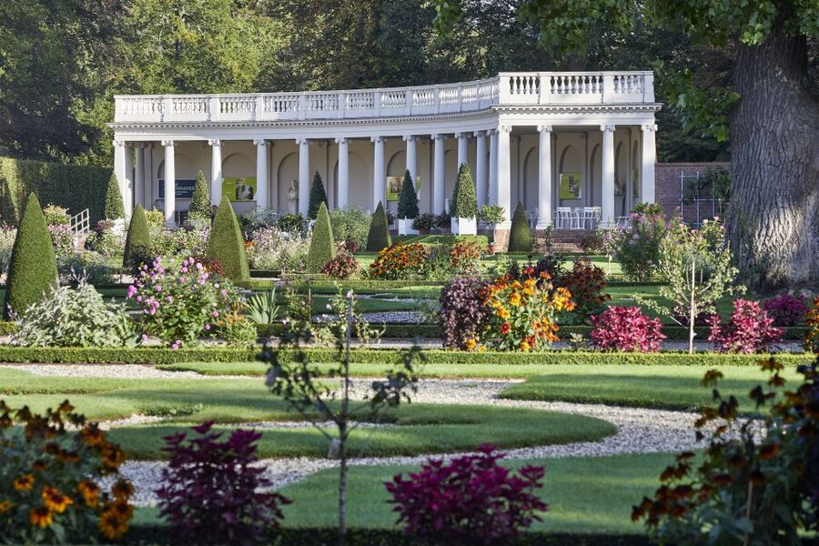 Apeldoorn: Het Loo Palace Entry Ticket - Royal rooms with a human scale