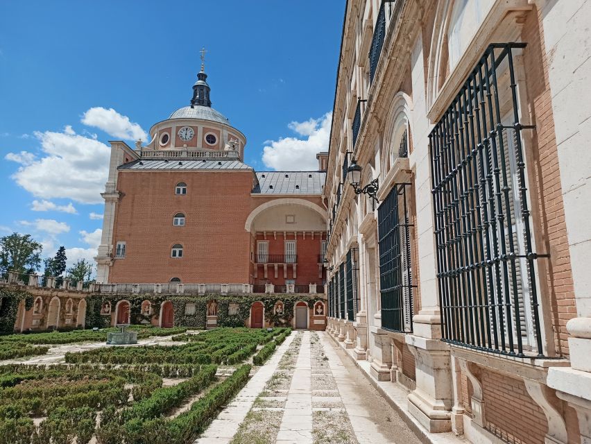 Aranjuez: Royal Palace Guided Tour - The Throne Room and the public face of royalty