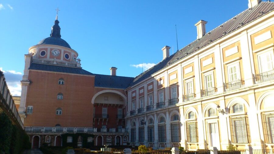 Aranjuez: Royal Palace Guided Tour - The Reception Hall and Royal Chapel