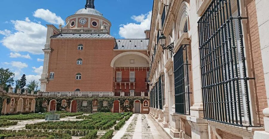 Aranjuez: Royal Palace Guided Tour - From the Queen’s Guard Room to the Music Room