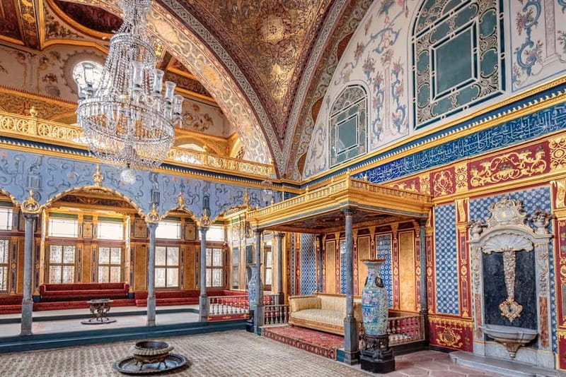 Asia Continent & Topkapı Palace & Harem. Guided, Small group - Entering Topkapı Palace and its Harem
