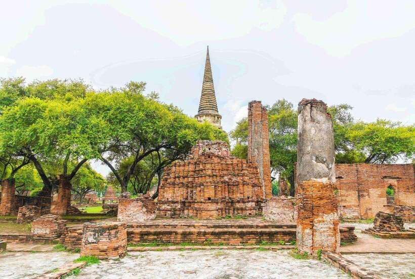 Ayutthaya One Day: Famous Temples & Bang Pa-In Palace Tour - Central Ayutthaya, lunch, and free time