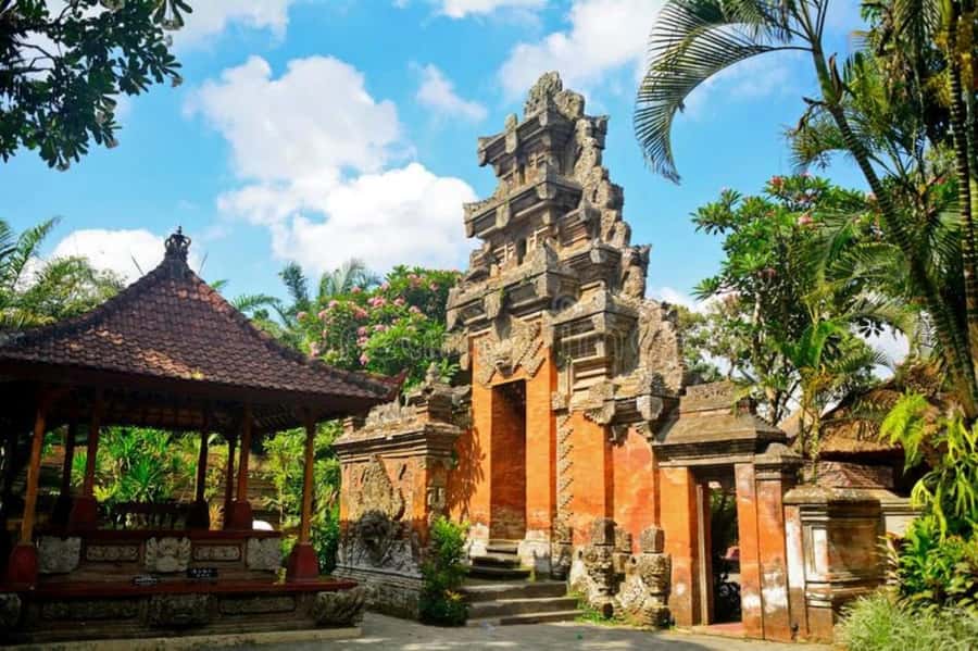 Bali: Safari Zoo and Ubud Palace and Market Day Tour - Thirty minutes at Ubud Traditional Art Market