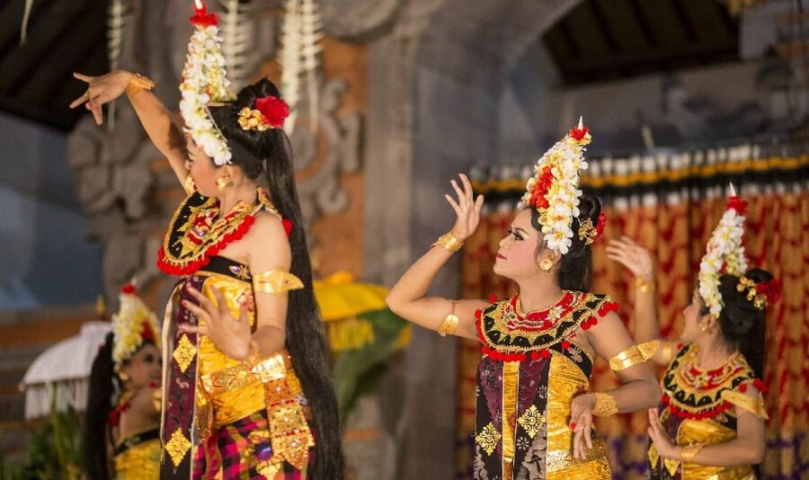 Bali: Ubud Palace Legong Dance Show Ticket - Costumes, music, and the royal style