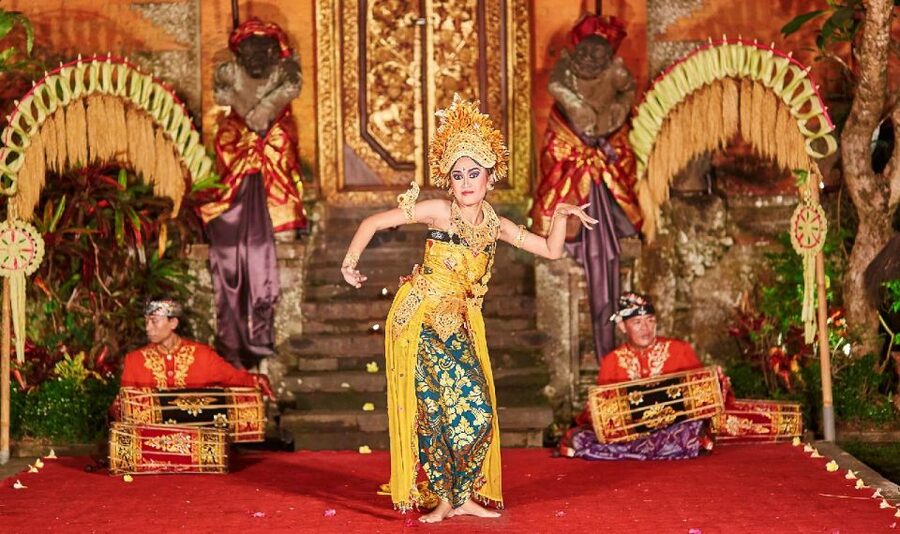 Bali: Ubud Palace Legong Dance Show Ticket - Who will enjoy this most