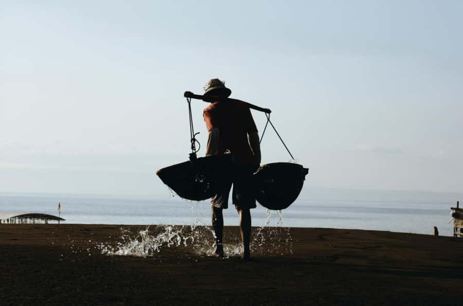 Bali: Ujung Water Palace, Candidasa and Sidemen Village Tour - Kusamba and the work of making sea salt