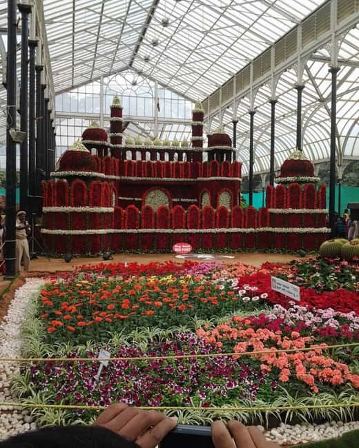 Bangalore City Tour: Lalbagh, Tipu Palace & Bull Temple - KR Market: Bangalore at street level