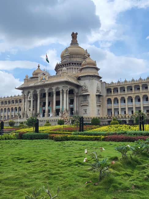 Bangalore City Tour: Lalbagh, Tipu Palace & Bull Temple - The guide can make or break the day