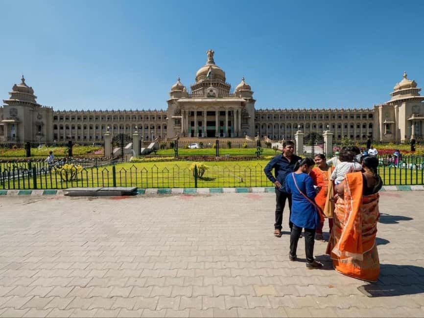 Bangalore City Tour: Walking, Palace & Temples - KR Market, street snacks, and the shopping question