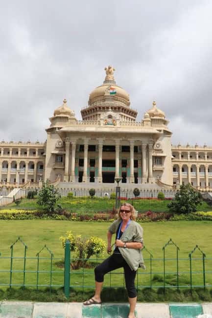 Bangalore City Tour: Walking, Palace & Temples - The car, guide, and traffic reality