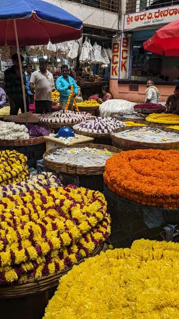 Bangalore Walking Tour KR Flower Market,Fort,Tippu palace - Thirty minutes for shopping and local contact