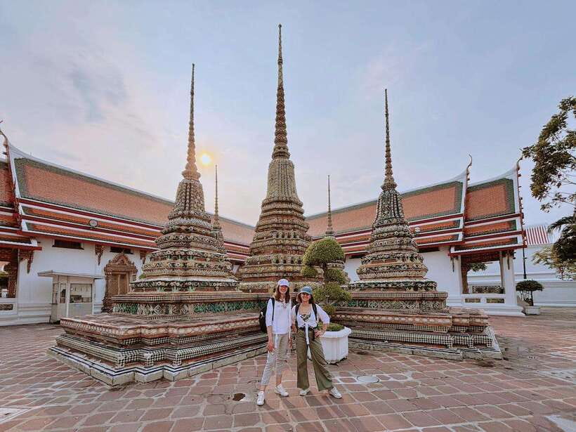 Bangkok: 2 Hours Grand Palace & Wat Pho Private Tour - Inside Wat Phra Kaew and the Grand Palace