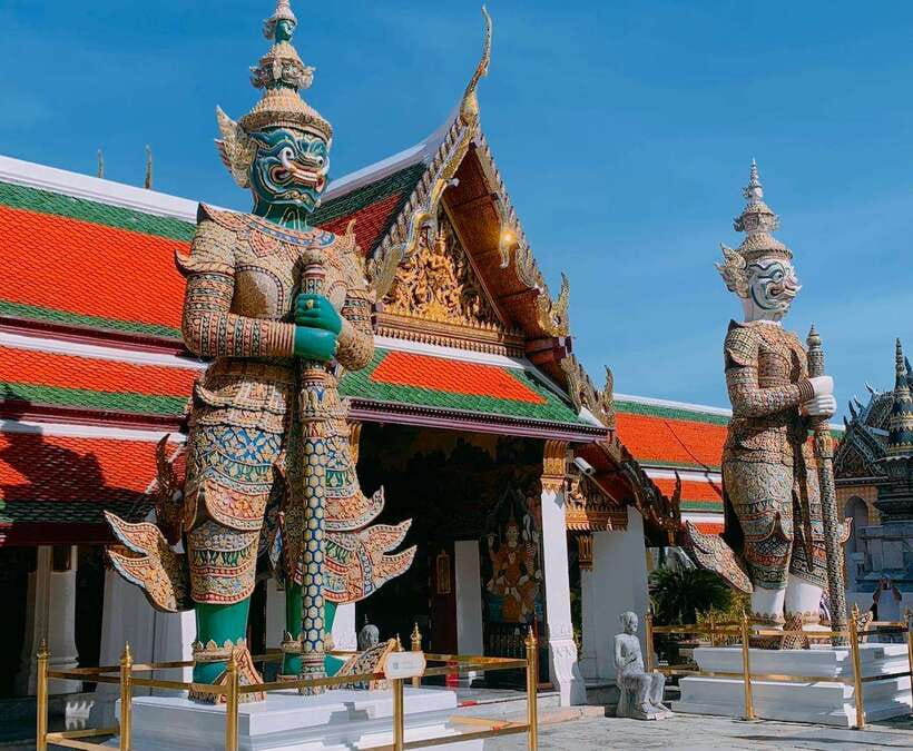 Bangkok: 2 Hours Grand Palace & Wat Pho Private Tour - Wat Pho and the Reclining Buddha
