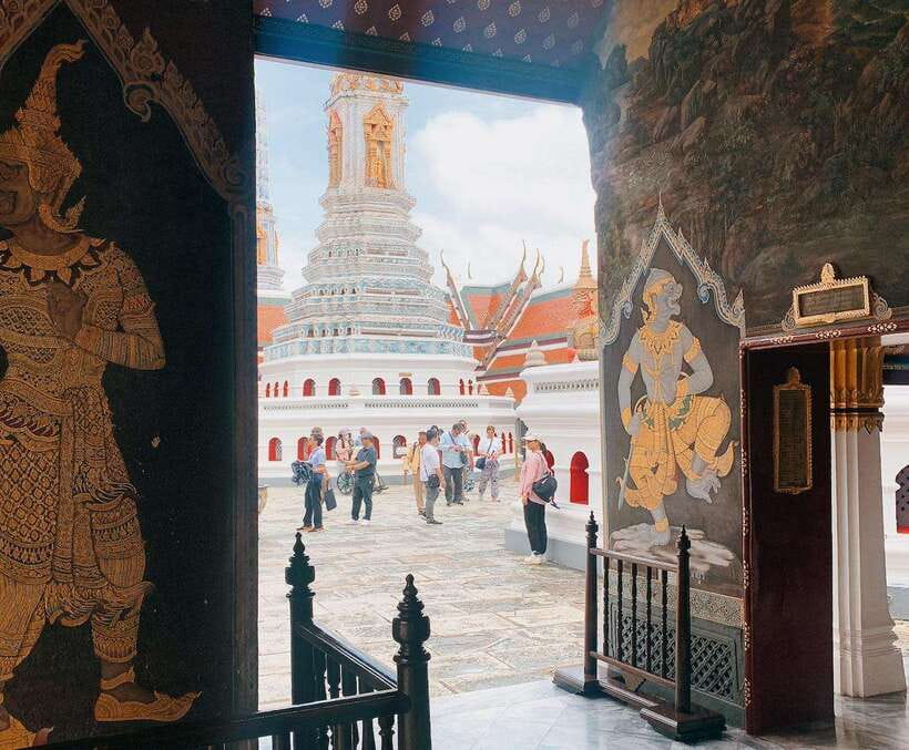 Bangkok: 2 Hours Grand Palace & Wat Pho Private Tour - What the private guide adds