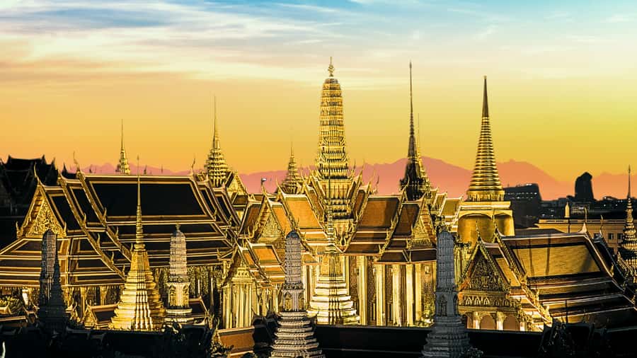 Bangkok: City Highlights Private Tour with Palace & Temples - Tha Chang Pier and the riverfront pause