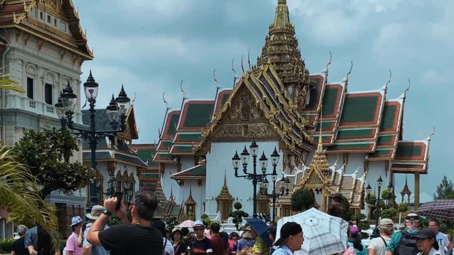 Bangkok: City Highlights Private Tour with Palace & Temples - Ratchadamnoen Avenue and Bangkok’s civic center