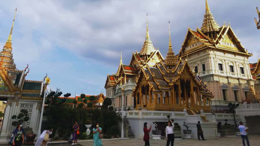 Bangkok: City Highlights Private Tour with Palace & Temples - Clothing, walking, and who should book