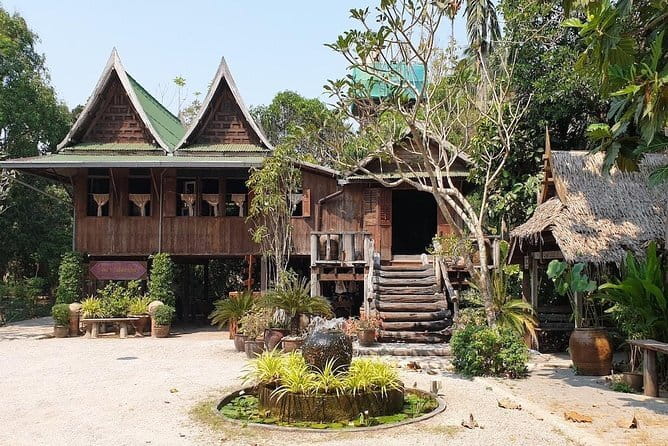 Bangkok Classic 3-Temples With Buffet Lunch Day Tour - Lunch is useful, but keep expectations flexible