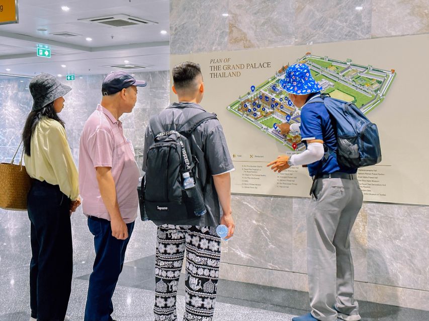 Bangkok: Grand Palace and Emerald Buddha Half-Day Tour - The outer and middle courts
