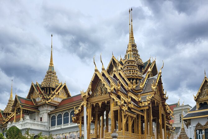 Bangkok Grand Palace and Temples Private Tour - Wat Arun beside the Chao Phraya River