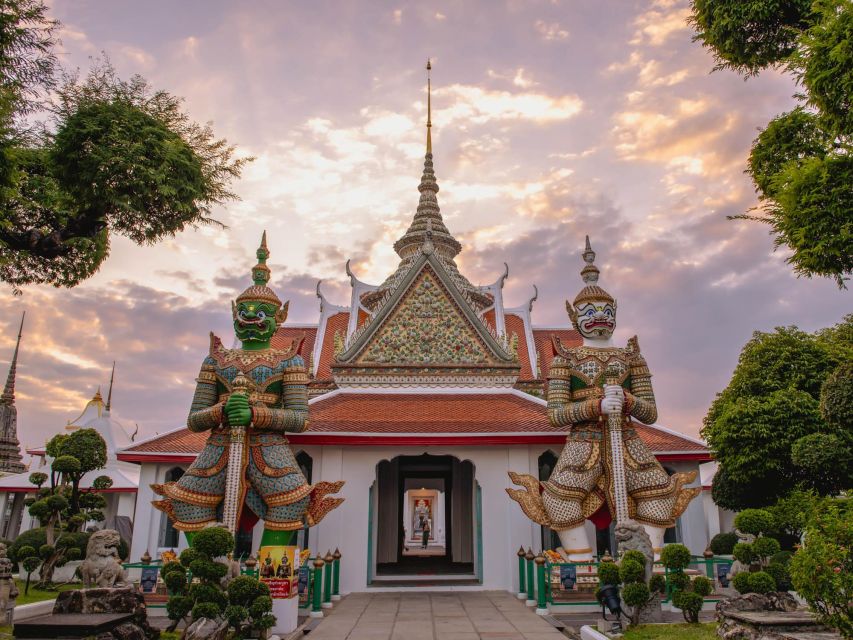 Bangkok: Grand Palace and Wat Arun Guided Walking Tour - Entering the Grand Palace and Wat Phra Kaew