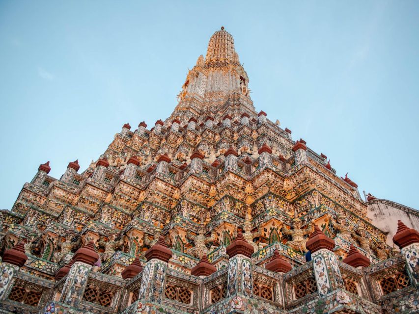 Bangkok: Grand Palace and Wat Arun Guided Walking Tour - The 10-minute tuk tuk ride to Tha Tian