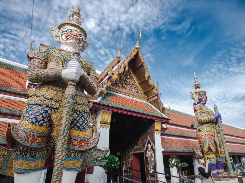 Bangkok: Grand Palace and Wat Arun Guided Walking Tour - What the guides add