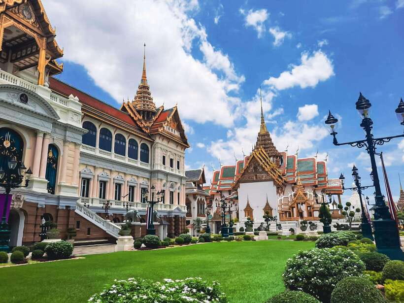 Bangkok: Grand Palace and Wat Phra Kaew Guided Walking Tour - Why the Grand Palace is worth seeing with a guide