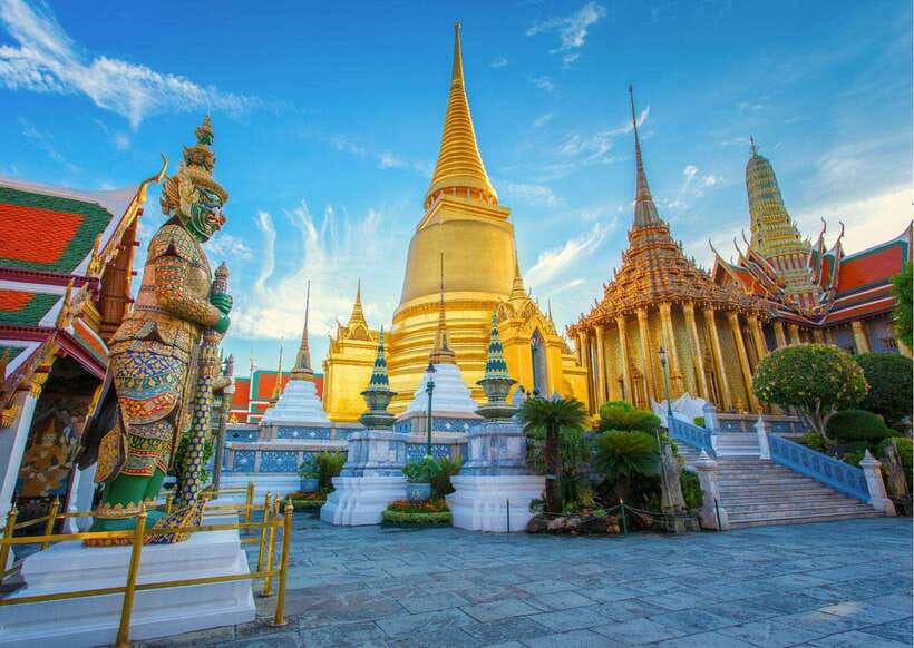 Bangkok: Grand Palace & Emerald Buddha Entry with Audioguide - A Khon performance at Sala Chalermkrung Royal Theater