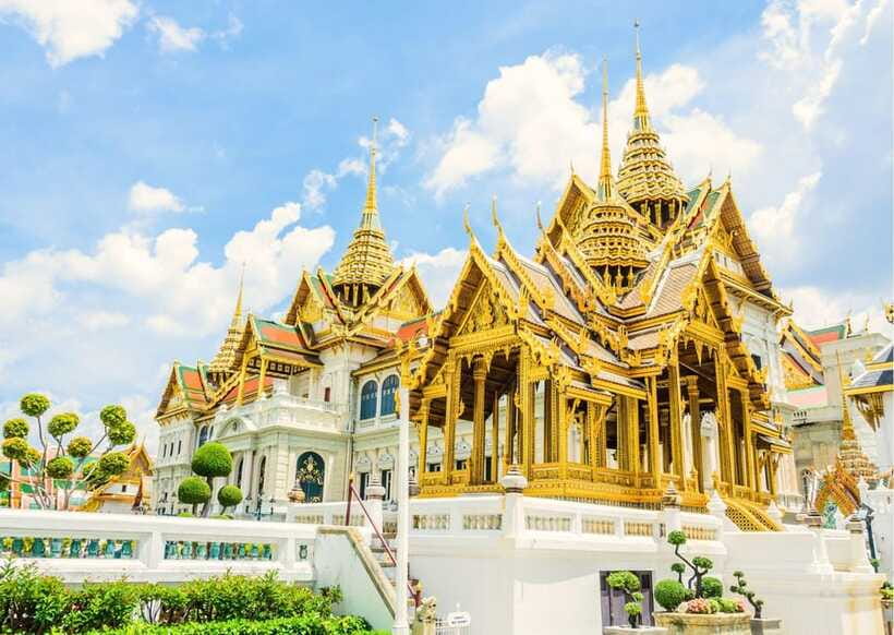 Bangkok: Grand Palace & Emerald Buddha Entry with Audioguide - The one-hour schedule and walking demands