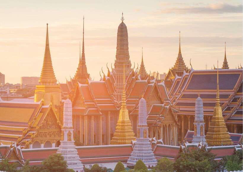 Bangkok: Grand Palace & Emerald Buddha Entry with Audioguide - Clothing, cameras, and what to carry