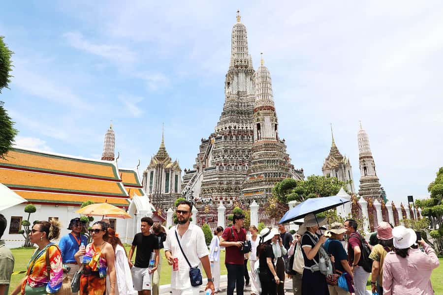 Bangkok: Grand Palace, Wat Arun & Giant Buddha Iconic Tour - What to wear and what to carry