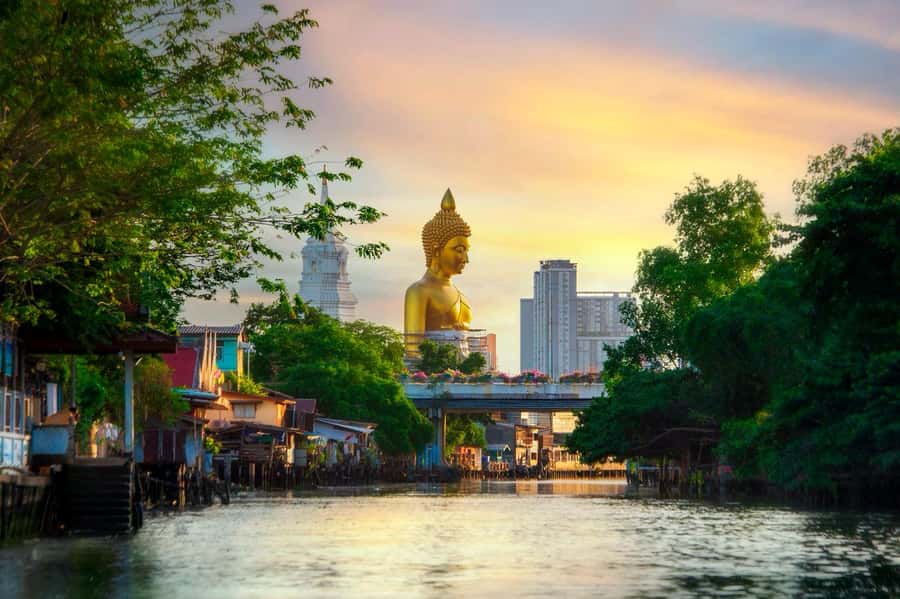 Bangkok: Grand Palace, Wat Arun & Giant Buddha Iconic Tour - Three major sights, one very full day