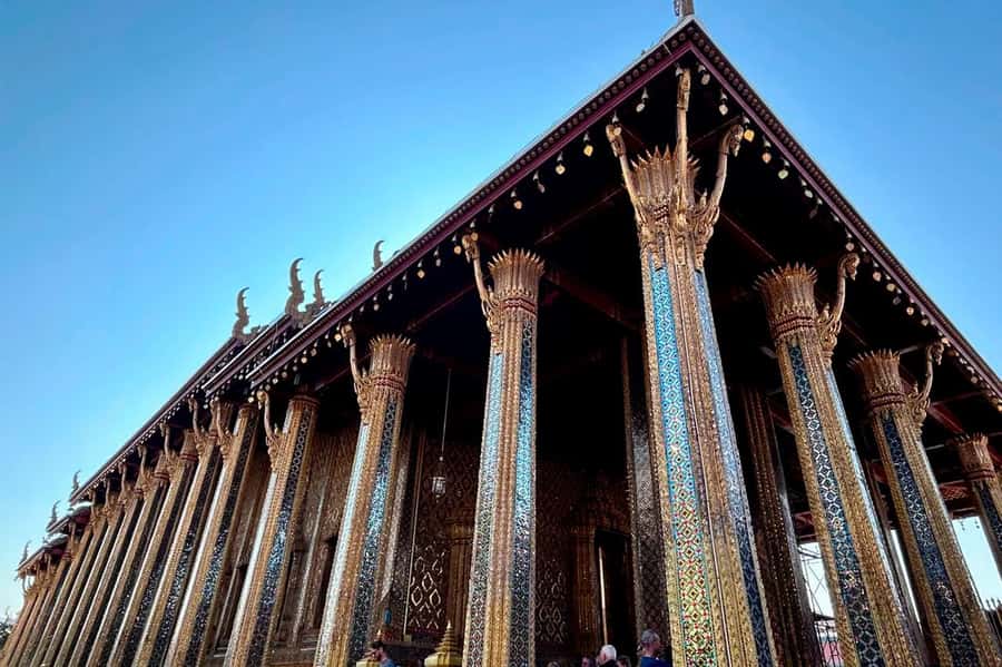 Bangkok: Grand Palace, Wat Arun & Giant Buddha Iconic Tour - A 30-minute river ride and a change of scenery