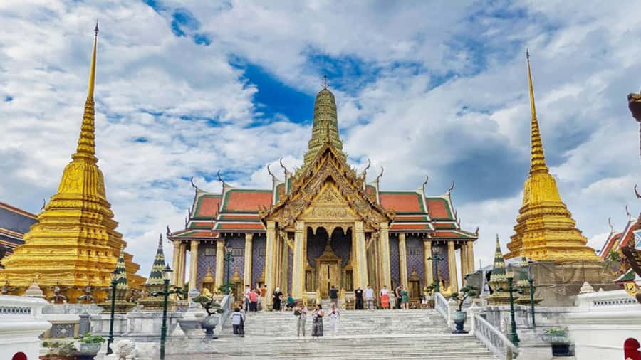 Bangkok: Grand Palace, Wat Arun & Giant Buddha Iconic Tour - Wat Paknam and Bangkok’s giant Buddha