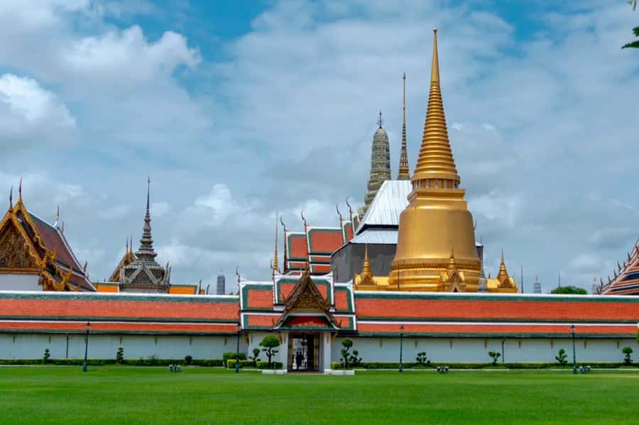 Bangkok: Grand Palace, Wat Arun & Giant Buddha Iconic Tour - Transport, timing, and the comfort factor