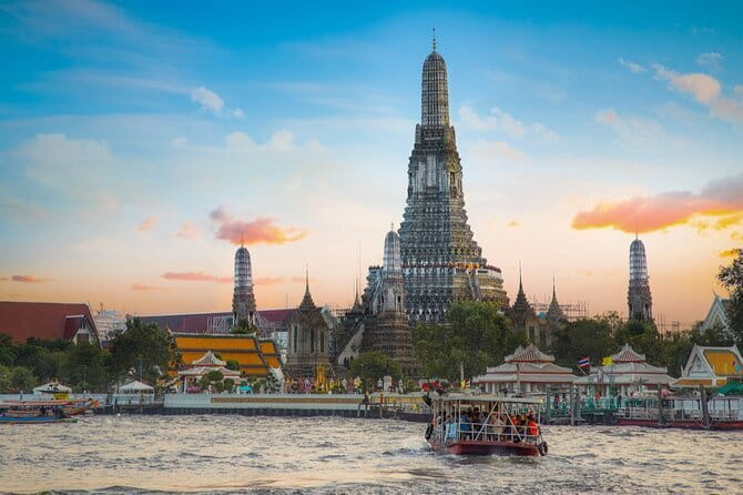 Bangkok: Grand Palace, Wat Pho and Chinatown Walking Tour - What the guide adds to the day