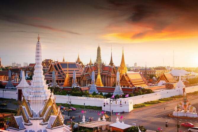Bangkok: Grand Palace, Wat Pho and Chinatown Walking Tour - Chinatown: food, markets, and Chinese-Thai culture