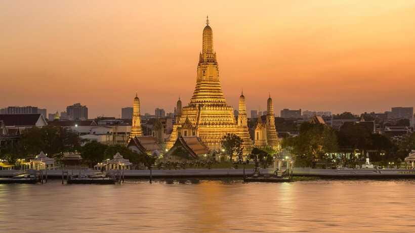 Bangkok: Grand Palace, Wat Pho, and Wat Arun Guided Tour - What the guide adds to the visit