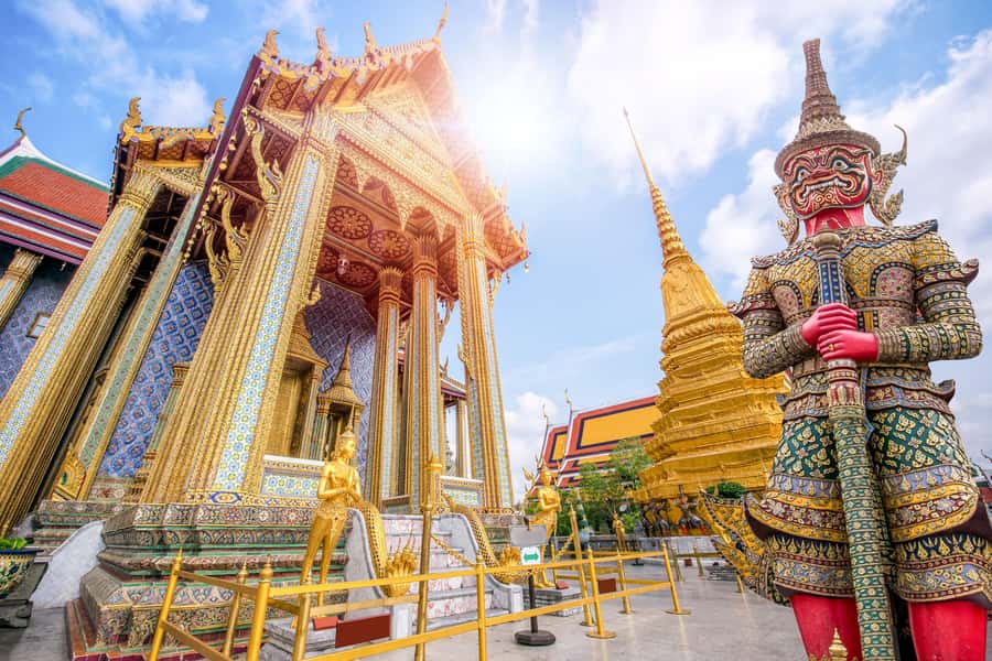Bangkok: Grand Palace, Wat Pho, and Wat Arun Private Tour - Entering the Grand Palace and Emerald Buddha Temple