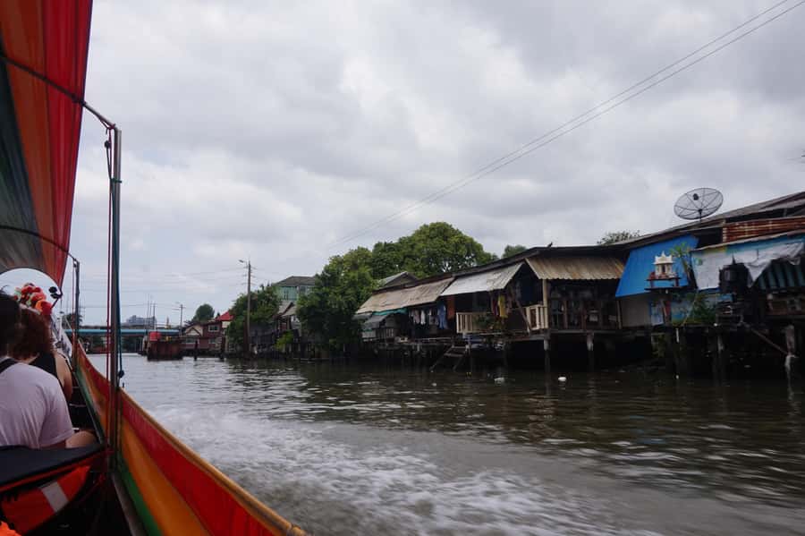 Bangkok: Grand Palace, Wat Pho & Long Tail Boat Tour - What the guide adds to the experience