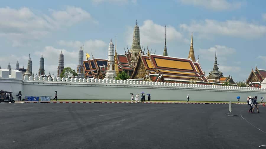 Bangkok: Grand Palace, Wat Pho & Long Tail Boat Tour - Practical preparation before you go