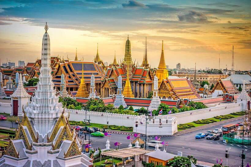 Bangkok: Grand Palace, Wat Pho, Wat Arun and Wat Sa Ket Tour - Four temples, one long Bangkok day